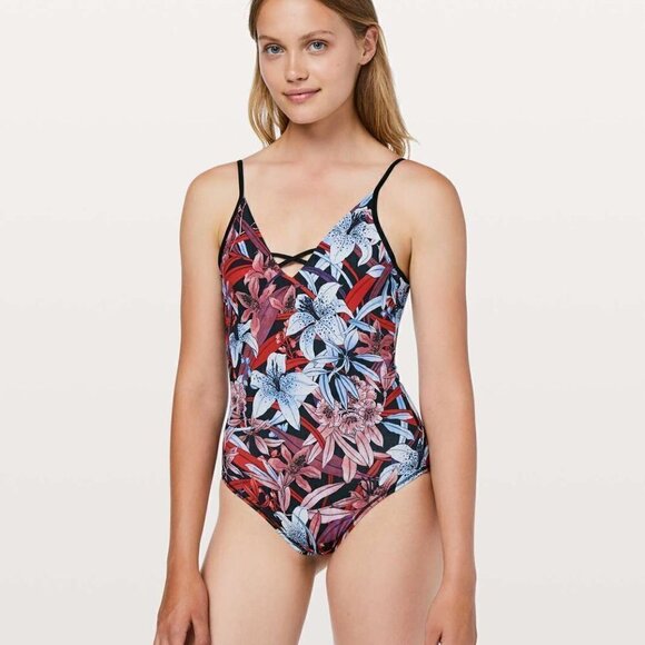 * NWT Lululemon Shoreline One Piece in Lush Lilies Multi Esca Size 4 - Picture 5 of 9